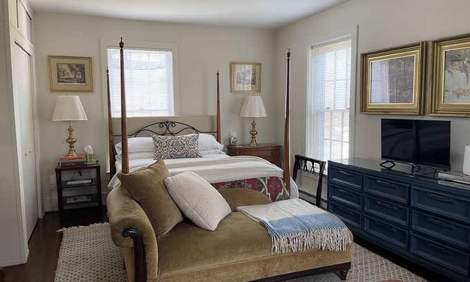 Lovettsville House | Guest House at 1796 Historic Farm in Wine Country