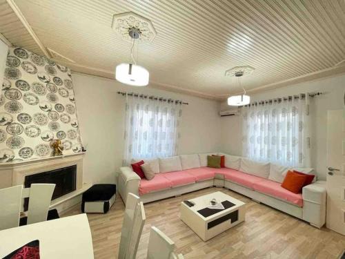 Lazarat Villa | Guest house BUFI