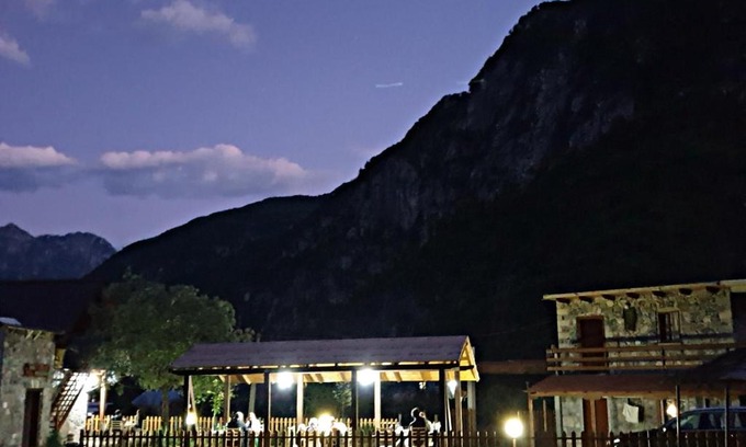 Theth House | Guest House Flodisa