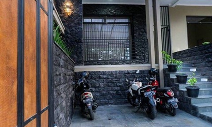 Banjarsari House | Guest House for Family