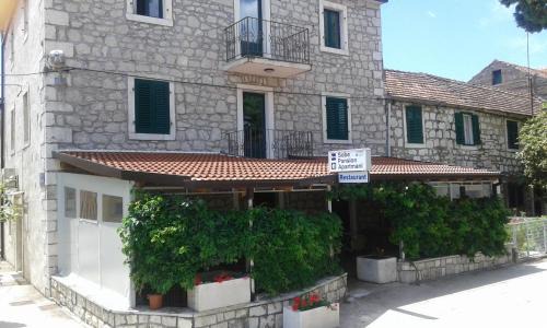 Opuzen House | Guest House Fosa