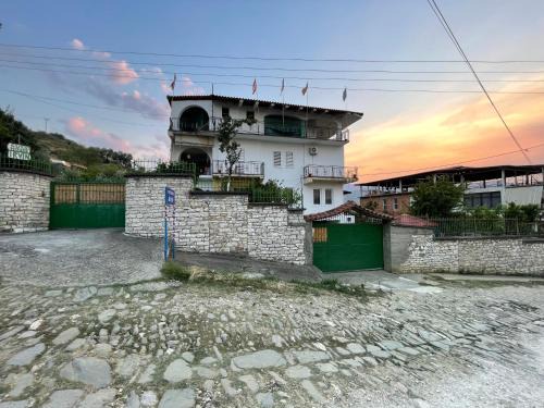 Berat House | Guest House Irvin