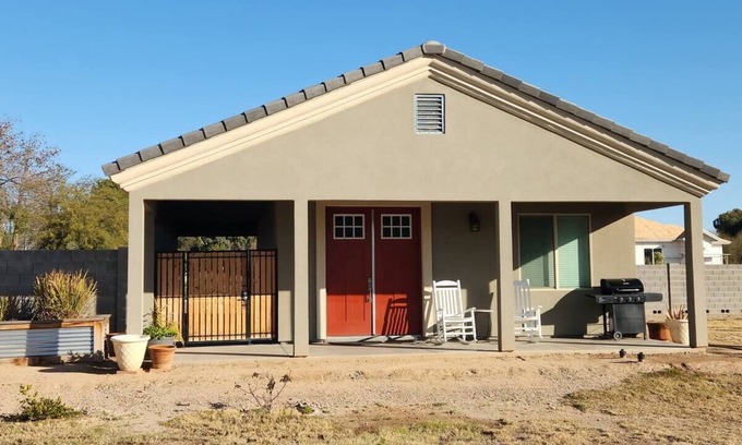 Waddell House | Guest house with total private entrance