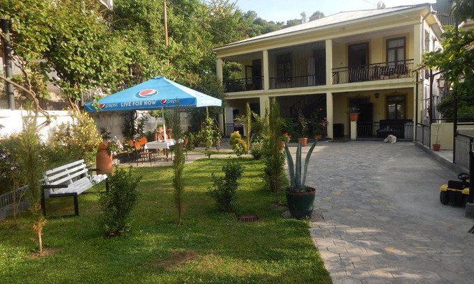 Makhinjauri Apartment | Guest House With Yard in Makhinjauri