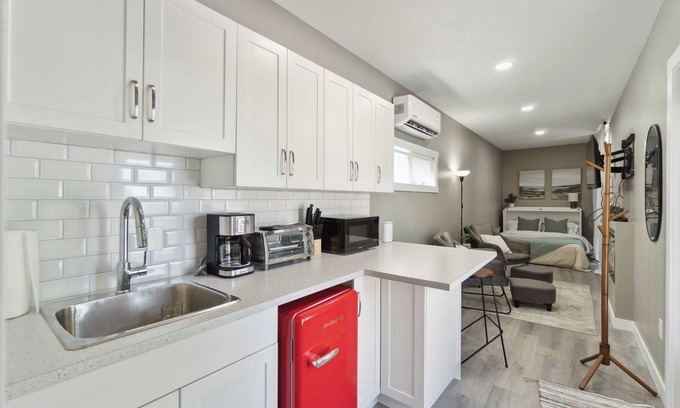 Central Alberta House | Guest Lakehouse in Val Quentin with partial lake view