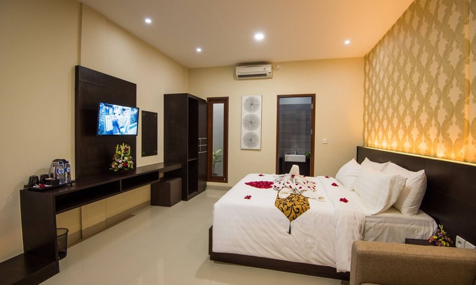 Nakula House | Guest suite at Bisma House, with pool in Legian