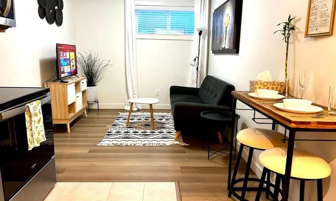 West Edmonton Apartment | Guest Suite in West Edmonton I WEM 10 Minutes I Rivercree Casino 3 Minutes