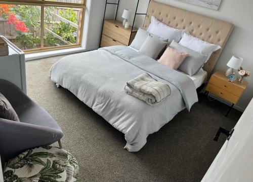 Westmeadows Apartment | Guest Suite with Private Entry- 6 mins to Airport