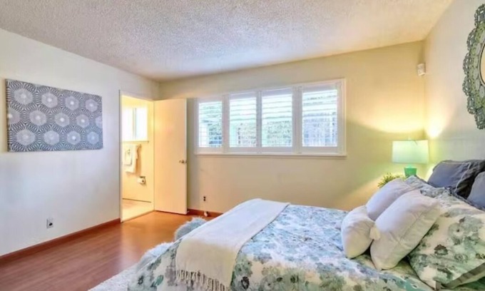 Edenvale House | Guest Unit 1 bedroom, 2-rooms, with private entrance and backyard
