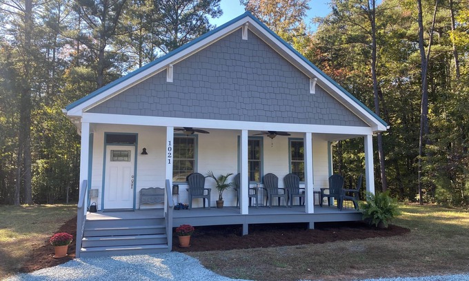 Chapel Hill House | Guesthouse at High Spirits Farm 3-bed 2-bath