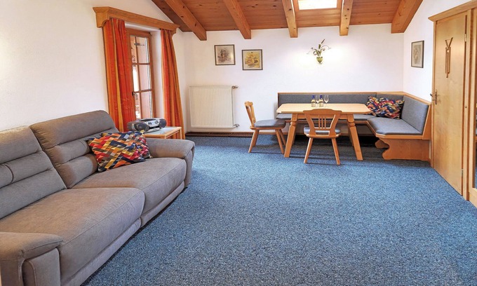 Kruen Apartment | Guesthouse Christophorus - apartment "Edelweiß" with Mountain View, Private Garden & Wi-Fi