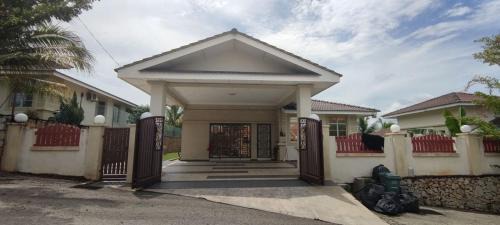 Gambang House | Guesthouse Kita D'Gambang