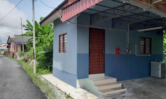 Kampung Padang Midin House | GUESTHOUSE MOKTEH