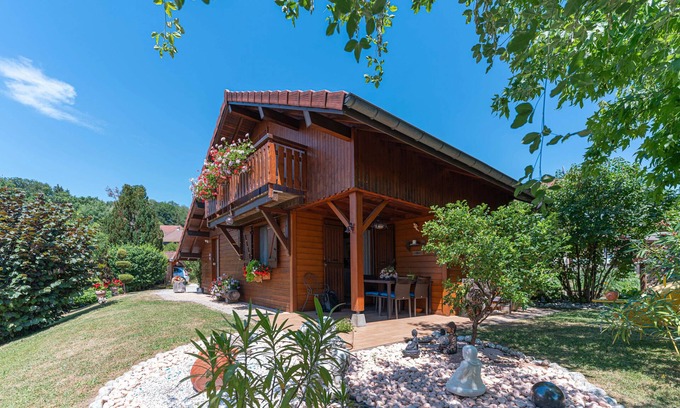 Saint-Martin-Bellevue House | Guesthouse 'Serenity' with Mountain View, Shared Terrace and Wi-Fi