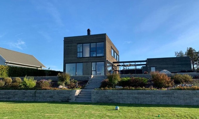 Nykoping Municipality Villa | Guestly Homes - 4BR Serene Villa with Garden