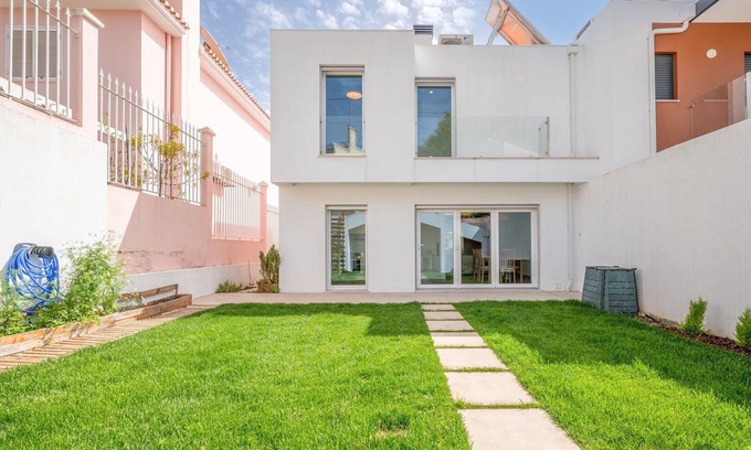 Olivais Apartment | GuestReady - Modern near Airport