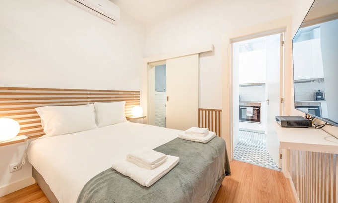 Restelo Apartment | GuestReady - Neoclassical building - Studio CVD
