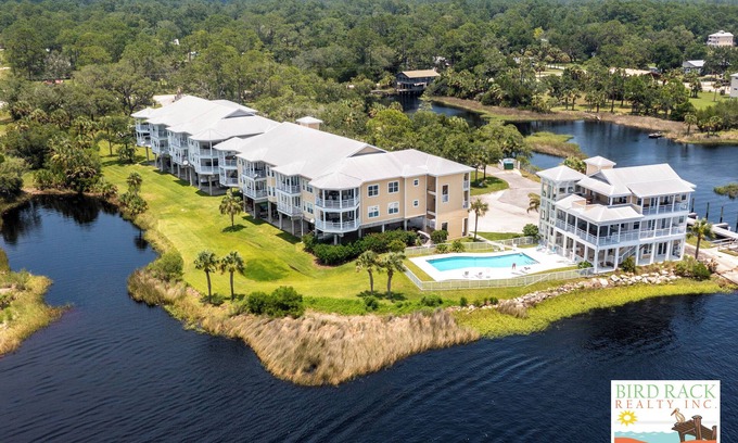 Steinhatchee Condo | Gulf Breeze Condo #103- Private Boat Ramp! NO DOCK THIS SCALLOP SEASON. WiFi!