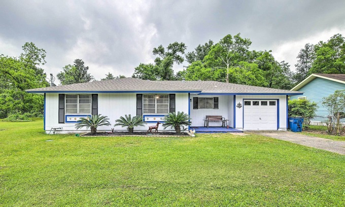West Orange House | Gulf Coast Home < 2 Mi to Parks & Museums!
