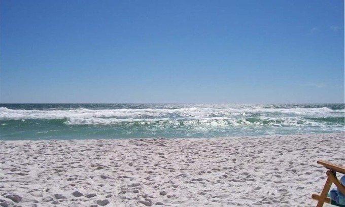 Fort Walton Beach Condo | Gulf Front, Top Floor End Unit with Front & Side View of Gulf