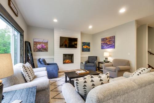 Lake Shore House | Gull Lake Resort Escape Pool and Snowmobile Trails