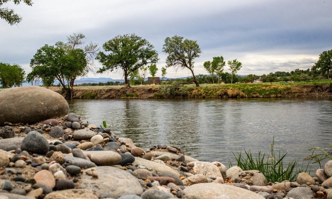 Delta Apartment | Gunnison River & Courtyard Views -Quaint Peaceful Stay in the Beautiful Outdoors