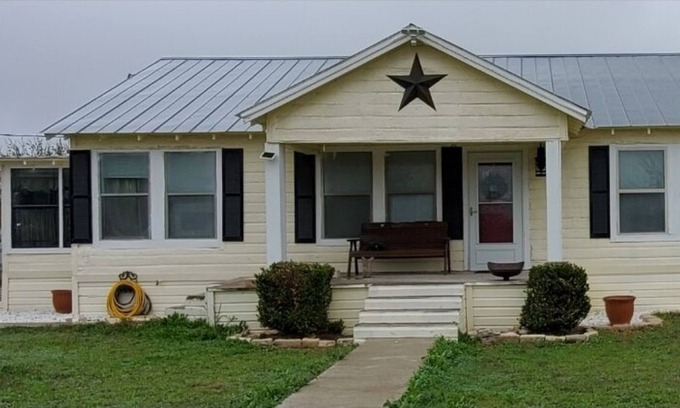 Leon Junction Other | Gussie's Farmhouse in Nolanville