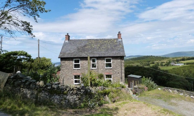 Glandyfi House | Gwarcwm Uchaf in the beautiful Talybont