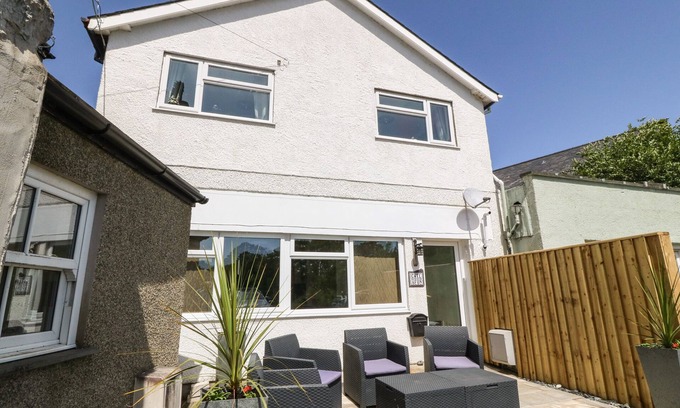 Llanystumdwy Cottage | GWEL AFON, pet friendly, character holiday cottage in Llanystumdwy