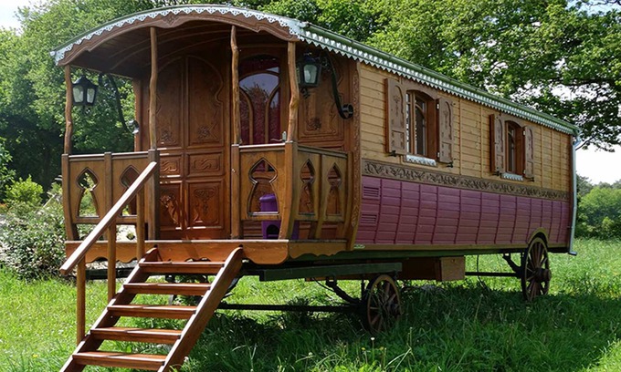 Sulniac House | Gypsy caravan