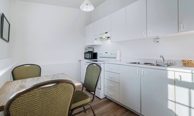 Pointe-au-Pic Apartment | Hôtel à la maison - Le Manoir #115