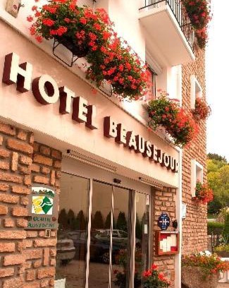 Chaudes-Aigues Hotel | Hôtel Beauséjour
