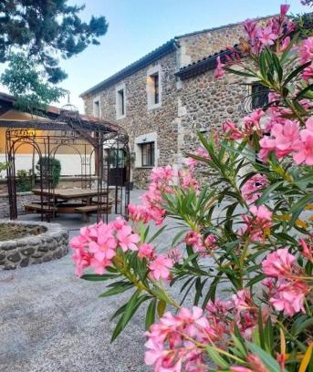 Saint-Maurice-dʼArdeche Hotel | Hôtel du cros d'Auzon