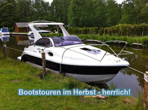 Gross Koeris Apartment | Hüttendorf für Euch alleine - geführter Yachtausflug nach Prieros inclusive! Nur 3 Minuten zum Badesee Fahrräder kostenlos vorhanden