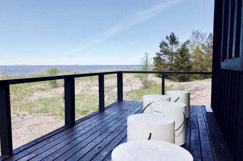 Kokkola Villa | H A R R B Å D A - kaksi mökkiä merenrannalla