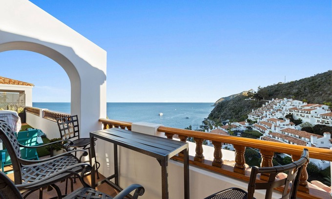 Avalon Condo | H1786 - Corner Villa with Stunning Ocean Views, Cart, 9 STEPS, fireplace