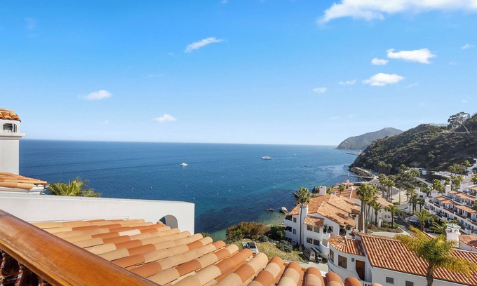 Avalon Condo | H1864: Remodeled 2Br villa, AC, 6-seat cart, OCEAN VIEWS, BBQ