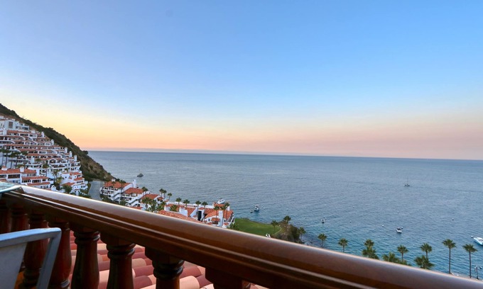 Avalon Condo | H249: Gorgeous Villa,NO STEPS,Panoramic Ocean Views,Private Balcony, 6-Seat Cart