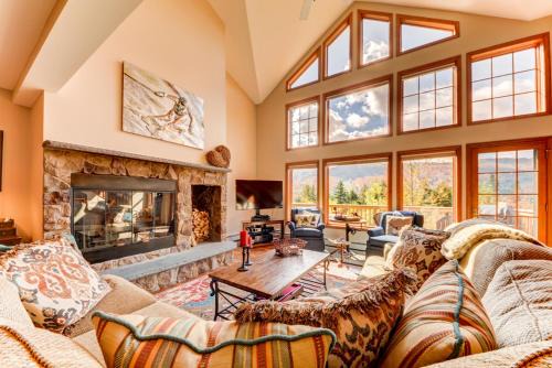Bretton Woods Villa | H4 Ski Slope Views! Bretton Woods condo with easy access to Mt Washington, Skiing, White Mountains!