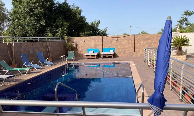 Picasent Bed & Breakfast | Habitación Privada en chalet con Piscina y Jacuzzi en Picassent