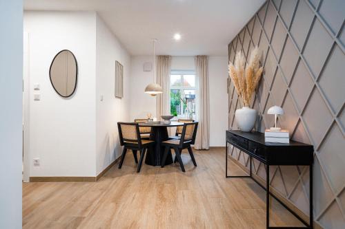 Greetsiel House | HafenKISTE 2, neu in zentraler Lage mit Garten, 2 Bäder