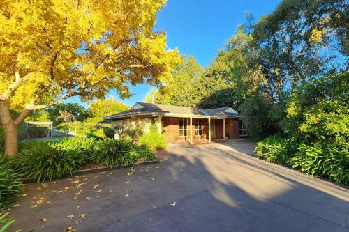 Hahndorf House | Hahndorf Home, walk to main st, sleeps 8