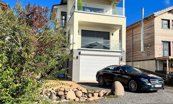 Lobstaedt Apartment | Hainer See, modern, spacious vacation apartment with lake view, 25 meters to the lake