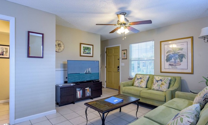 Old Town Condo | Half block to Duval - Stay at the Bonaire Suite