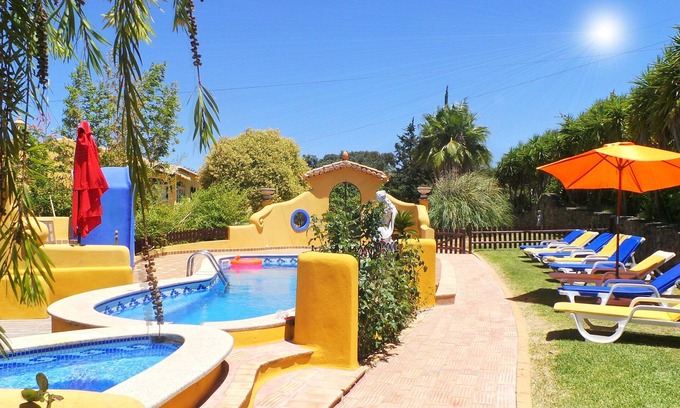 Penina Villa | Half hectare property, 6 comfort rooms w/private AC&Bathroom, garden, pool, 4-12 persons