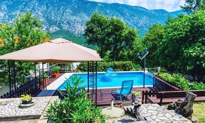 Drivenik Apartment | Half of the house in Tribalj with a private pool and a beautiful garden