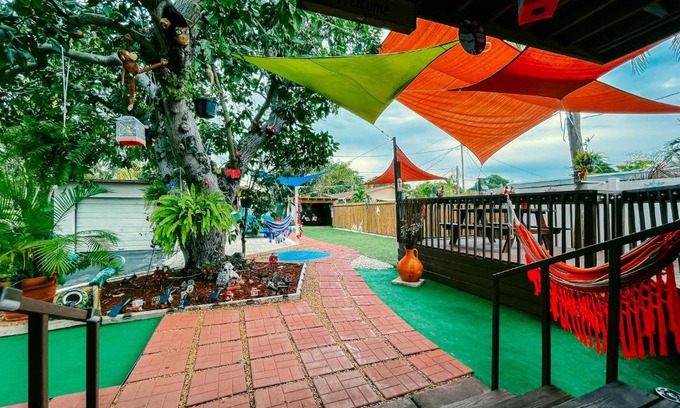 Little Ranches House | Hammocks & mini-golf! 10 mins from Beach!