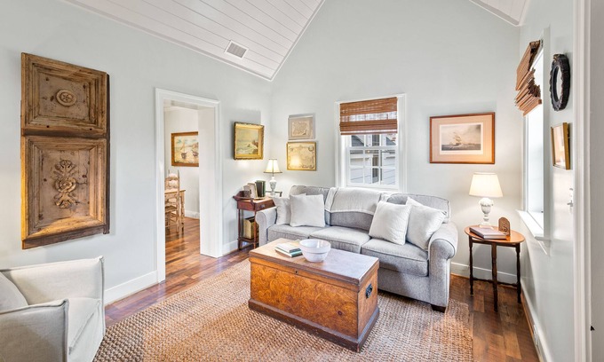 Batesville Cottage | Hampshire Cottage in Ivy| 30+ Days Near Cville | Pet Friendly