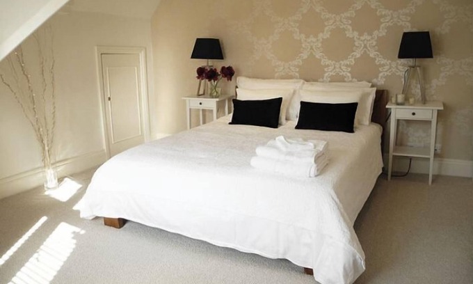 Richmond-upon-Thames Apartment | Hampton Court Palace 2 double bedroom unique and exquisite apartment