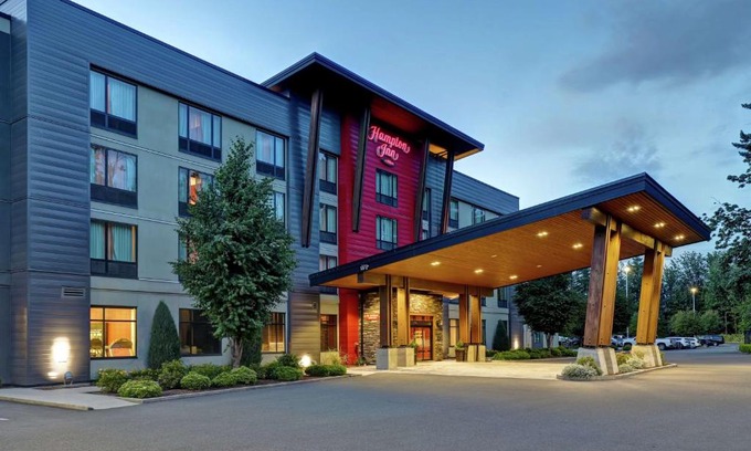 Chilliwack Proper Village West Hotel | Hampton Inn by Hilton Chilliwack